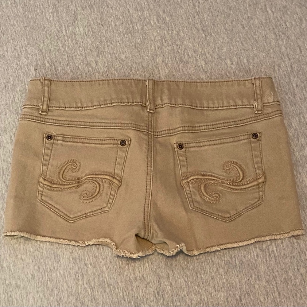 Shorts - Picture 4 of 4